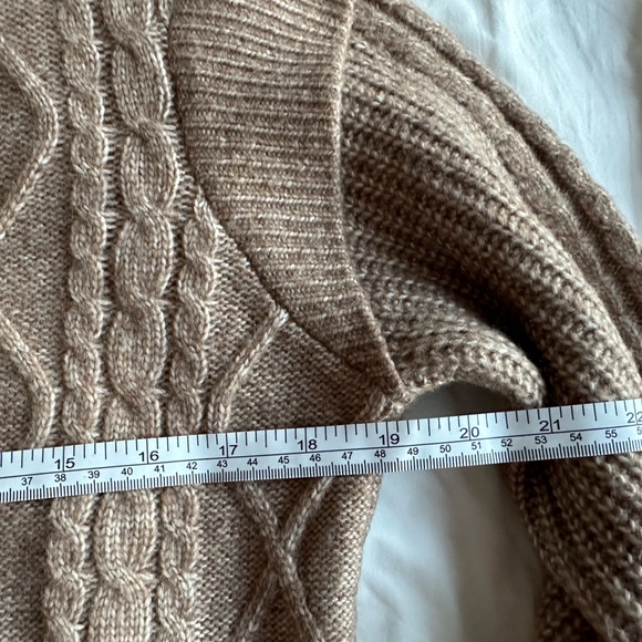 Light, soft, slightly cropped - Picture 4 of 10